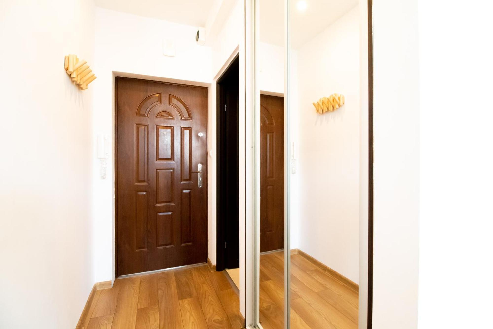 Central Hollidays Apartments Варшава Экстерьер фото