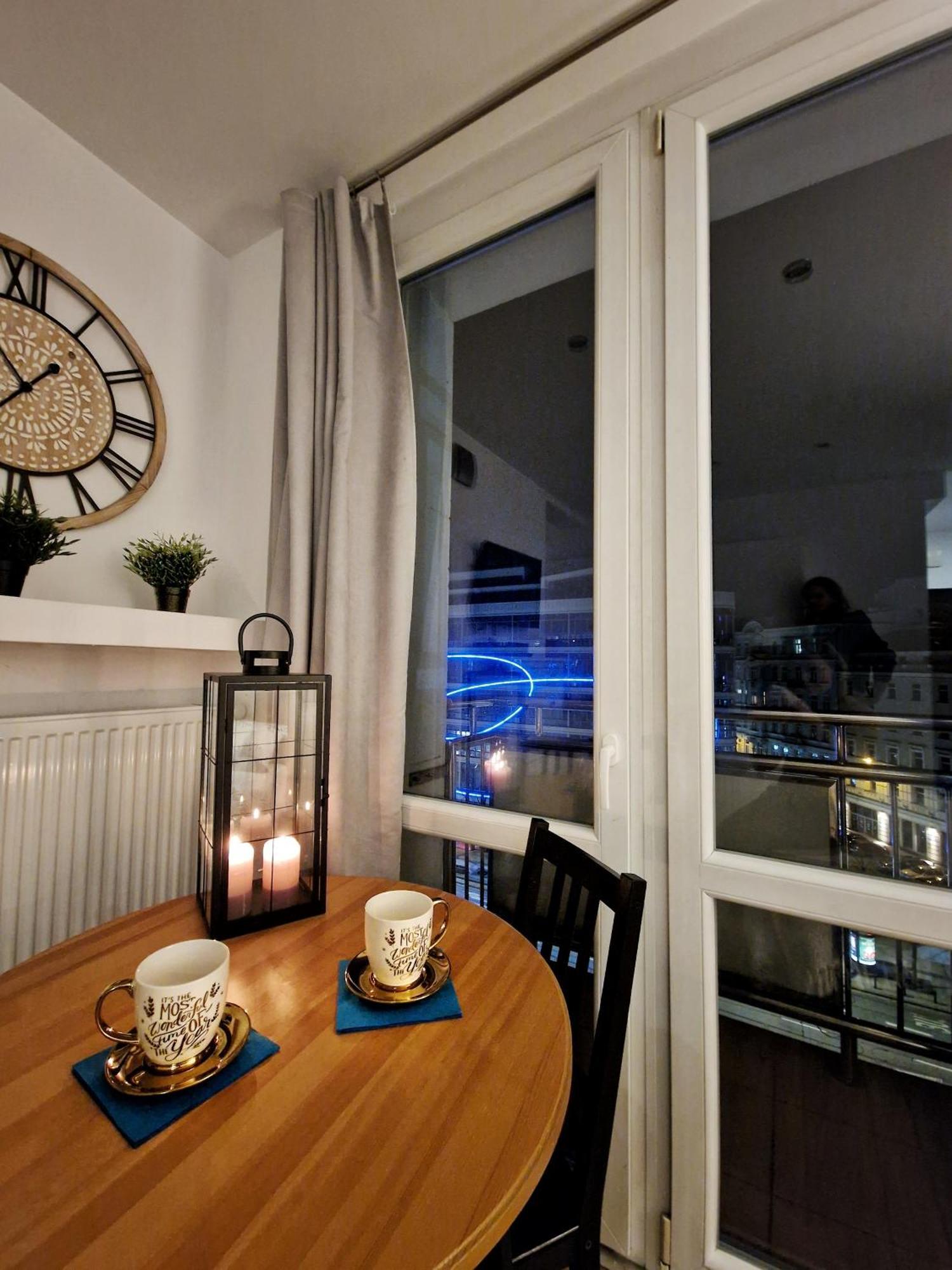 Central Hollidays Apartments Варшава Экстерьер фото